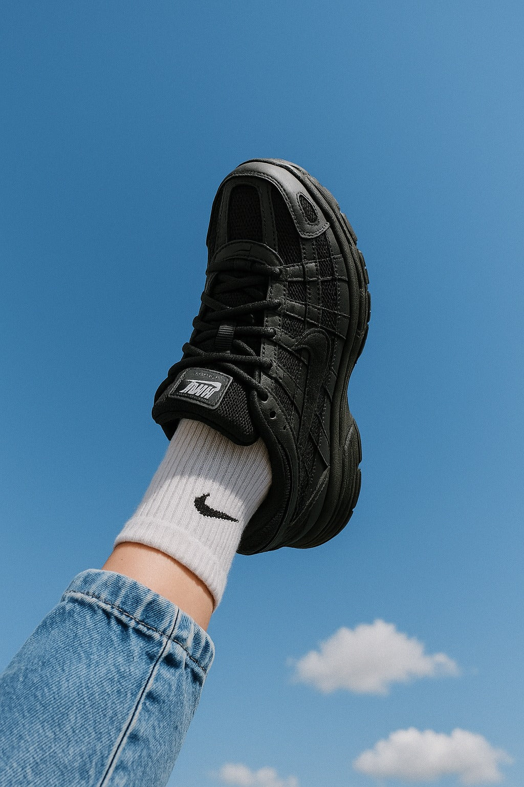 Y28 NIKE P-6000 - Unisex